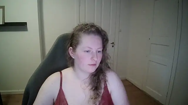 Snapshot of Girlnina-1995 chatting on January 13, 1:17 pm Girlnina-1995 online show from January 13, 1:17 pm