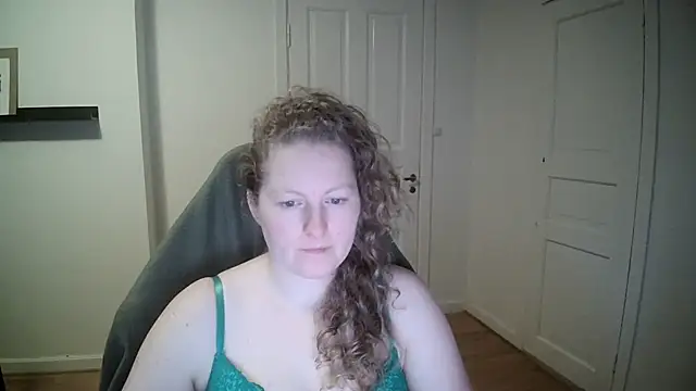 Snapshot of Girlnina-1995 chatting on January 14, 9:02 am Girlnina-1995 online show from January 14, 9:02 am