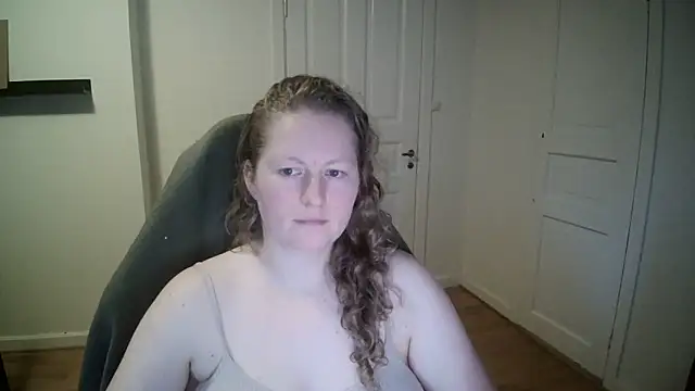 Snapshot of Girlnina-1995 chatting on January 20, 12:28 pm Girlnina-1995 online show from January 20, 12:28 pm