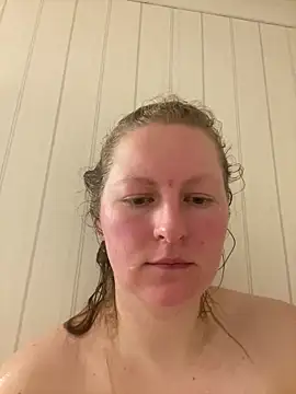 Snapshot of Girlnina-1995 chatting on January 27, 7:45 am Girlnina-1995 online show from January 27, 7:45 am