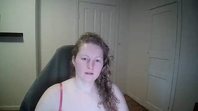 Snapshot of Girlnina-1995 chatting on January 27, 10:49 am Girlnina-1995 online show from January 27, 10:49 am