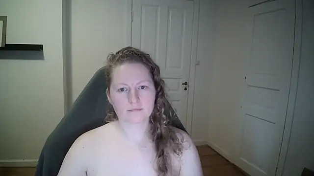 Snapshot of Girlnina-1995 chatting on February 3, 12:25 pm Girlnina-1995 online show from February 3, 12:25 pm