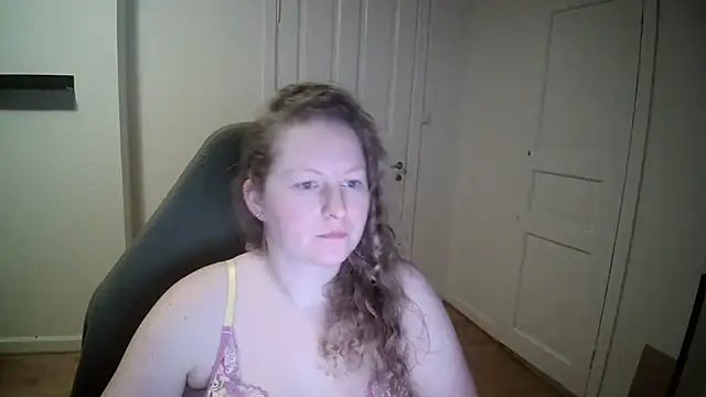 Snapshot of Girlnina-1995 chatting on February 3, 6:28 pm Girlnina-1995 online show from February 3, 6:28 pm