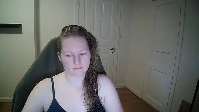 Snapshot of Girlnina-1995 chatting on February 4, 11:49 am Girlnina-1995 online show from February 4, 11:49 am