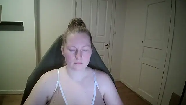 Snapshot of Girlnina-1995 chatting on February 5, 5:09 pm Girlnina-1995 online show from February 5, 5:09 pm