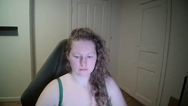 Snapshot of Girlnina-1995 chatting on February 10, 5:19 pm Girlnina-1995 online show from February 10, 5:19 pm