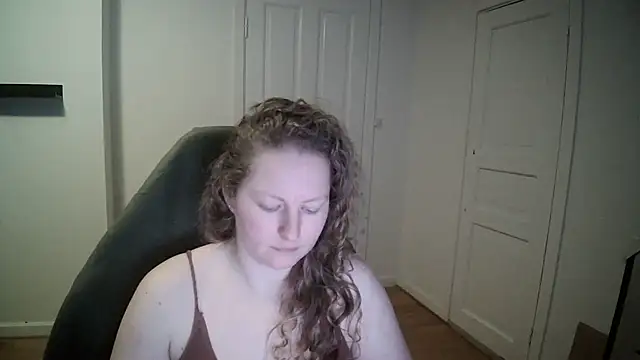 Snapshot of Girlnina-1995 chatting on February 19, 3:16 pm Girlnina-1995 online show from February 19, 3:16 pm