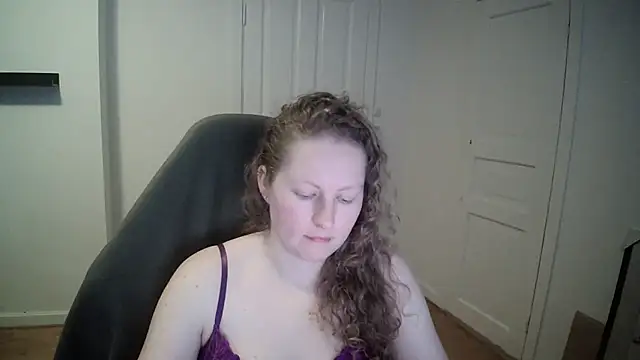 Snapshot of Girlnina-1995 chatting on February 20, 2:02 pm Girlnina-1995 online show from February 20, 2:02 pm