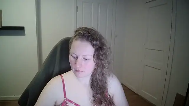 Snapshot of Girlnina-1995 chatting on February 24, 9:10 am Girlnina-1995 online show from February 24, 9:10 am