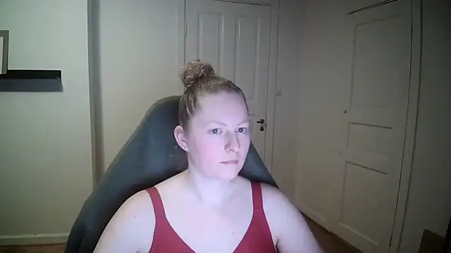 Snapshot of Girlnina-1995 chatting on February 26, 6:54 pm Girlnina-1995 online show from February 26, 6:54 pm