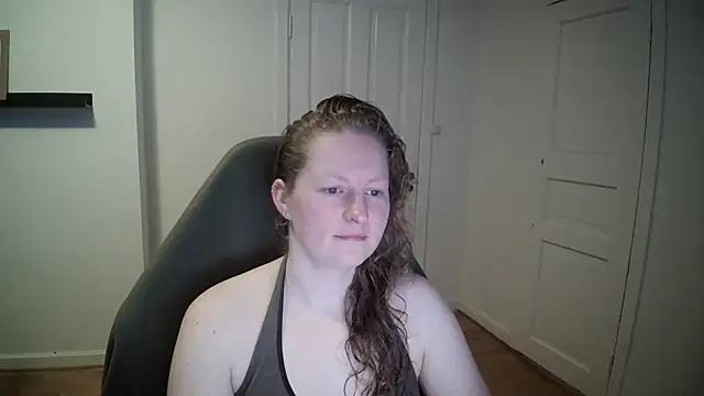 Snapshot of Girlnina-1995 chatting on March 17, 8:40 am Girlnina-1995 online show from March 17, 8:40 am