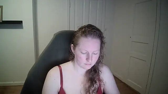 Snapshot of Girlnina-1995 chatting on March 18, 11:30 am Girlnina-1995 online show from March 18, 11:30 am