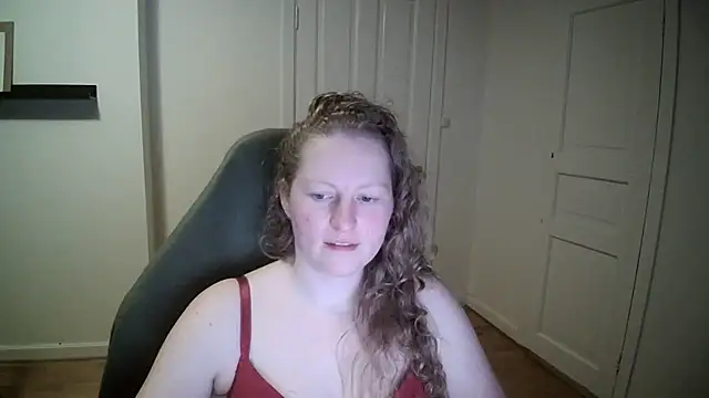 Snapshot of Girlnina-1995 chatting on March 18, 7:53 pm Girlnina-1995 online show from March 18, 7:53 pm