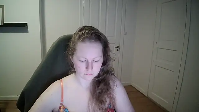 Snapshot of Girlnina-1995 chatting on March 19, 3:29 pm Girlnina-1995 online show from March 19, 3:29 pm