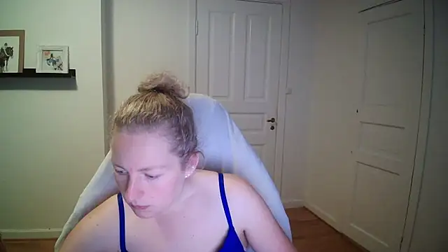 Snapshot of Girlnina-1995 chatting on September 16, 2:29 pm Girlnina-1995 online show from September 16, 2:29 pm