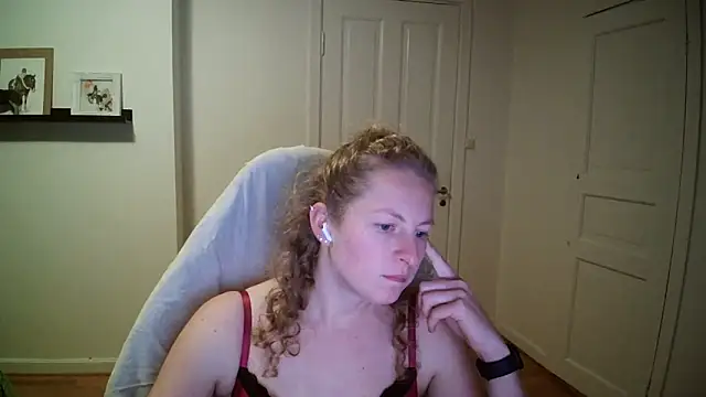 Snapshot of Girlnina-1995 chatting on October 15, 7:03 pm Girlnina-1995 online show from October 15, 7:03 pm