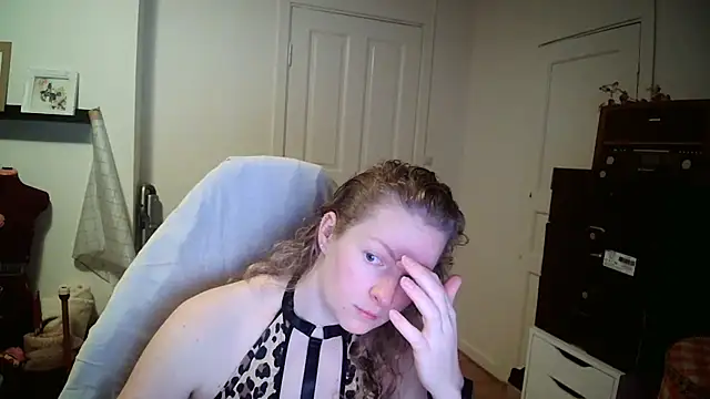 Snapshot of Girlnina-1995 chatting on December 15, 7:12 am Girlnina-1995 online show from December 15, 7:12 am