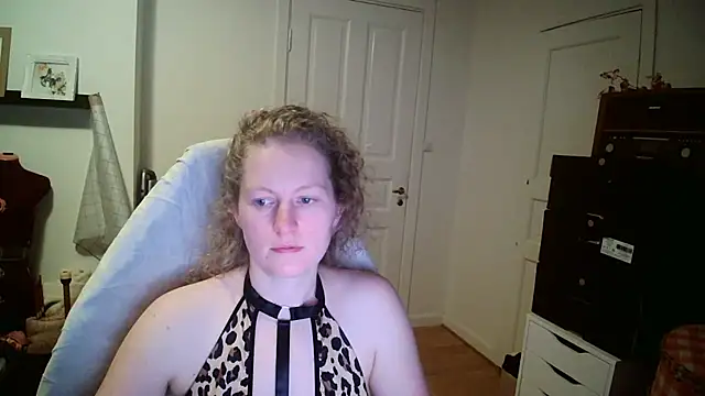 Snapshot of Girlnina-1995 chatting on December 15, 7:18 pm Girlnina-1995 online show from December 15, 7:18 pm