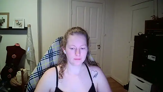 Girlnina-1995 online show from January 12, 8:36 pm