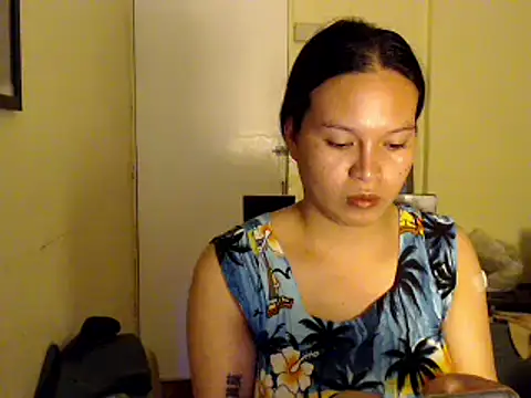 Snapshot of afilipinainLA chatting on December 11, 6:47 am afilipinainLA online show from December 11, 6:47 am