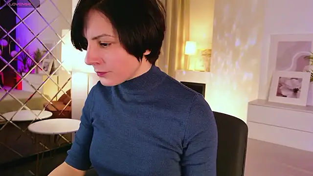 Snapshot of LorenDaze chatting on February 14, 7:49 am LorenDaze online show from February 14, 7:49 am