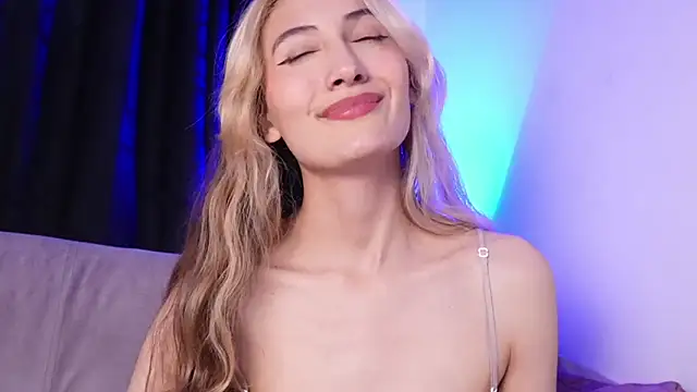 Snapshot of lola_vlad chatting on January 11, 10:40 pm lola vlad online show from January 11, 10:40 pm