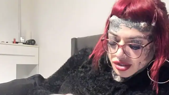 Snapshot of tamarapervert chatting on February 25, 10:52 pm tamarapervert online show from February 25, 10:52 pm
