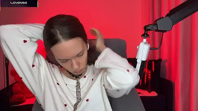 DivineBite online show from November 1, 3:36 pm