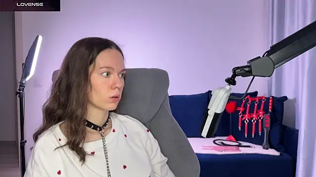 DivineBite online show from December 18, 2:23 pm