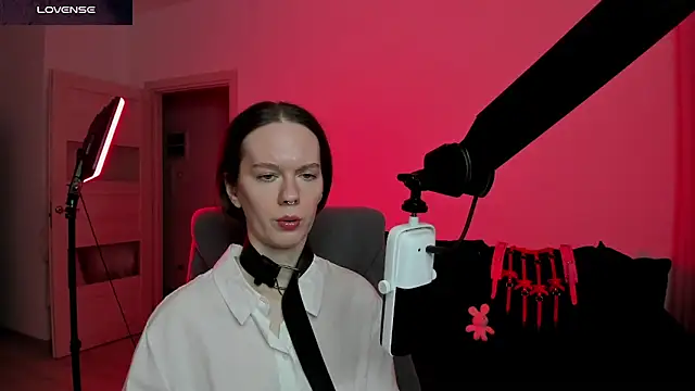 DivineBite online show from March 10, 5:07 pm