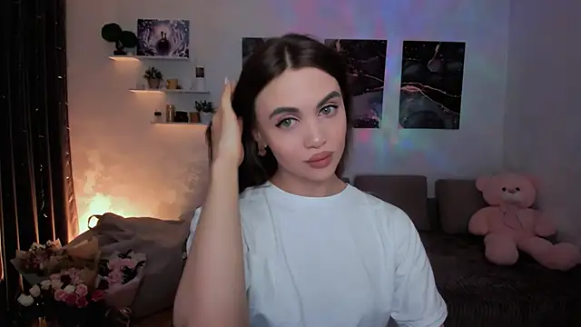 aPieceOfJoy online show from December 17, 9:10 pm