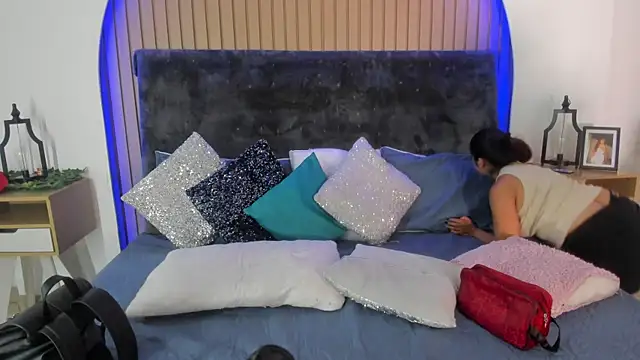 Karlagonzales  online show from April 15, 7:32 pm