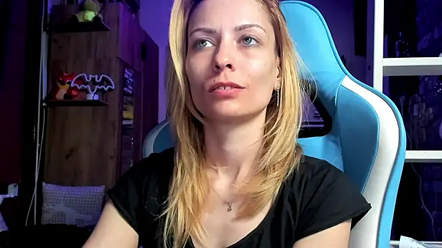 karo123421 online show from March 19, 5:06 pm