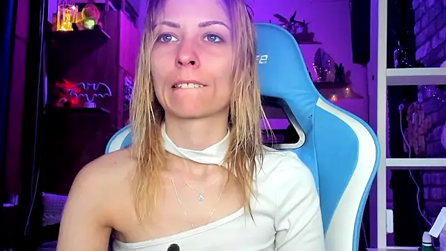 karo123421 online show from March 22, 4:43 pm