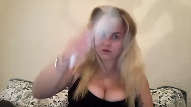 Snapshot of bigboobybaby@xh chatting on February 14, 6:02 am bigboobybabyxh online show from February 14, 6:02 am