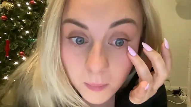 Snapshot of bigboobybaby@xh chatting on October 22, 9:31 am bigboobybabyxh online show from October 22, 9:31 am