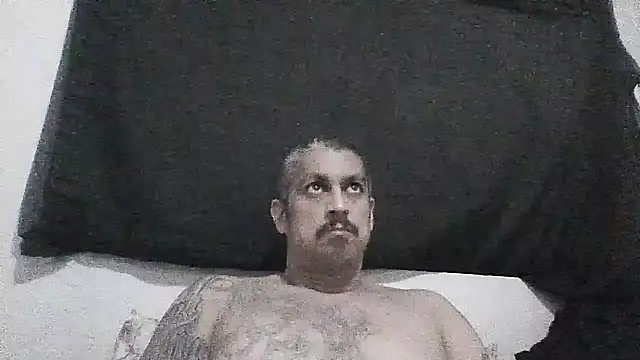 Snapshot of Vision1285 chatting on December 29, 4:05 am Vision1285 online show from December 29, 4:05 am