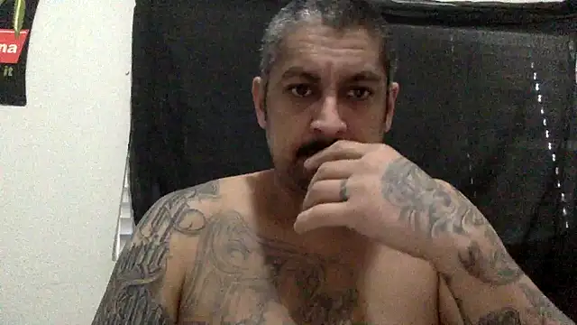 Snapshot of Vision1285 chatting on January 3, 5:42 pm Vision1285 online show from January 3, 5:42 pm