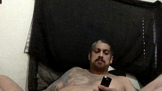 Snapshot of Vision1285 chatting on January 5, 12:42 am Vision1285 online show from January 5, 12:42 am