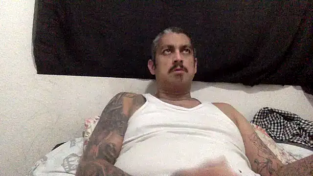 Snapshot of Vision1285 chatting on January 11, 2:41 am Vision1285 online show from January 11, 2:41 am