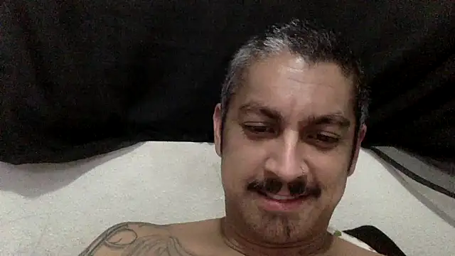 Snapshot of Vision1285 chatting on January 13, 2:50 am Vision1285 online show from January 13, 2:50 am