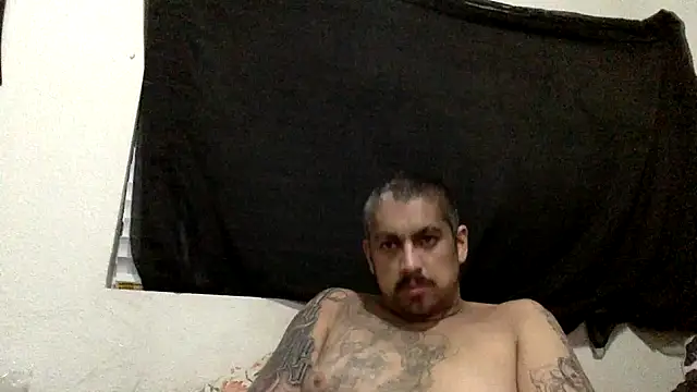 Snapshot of Vision1285 chatting on February 3, 2:14 am Vision1285 online show from February 3, 2:14 am