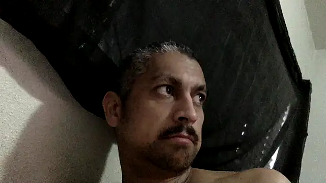 Snapshot of Vision1285 chatting on February 3, 6:17 pm Vision1285 online show from February 3, 6:17 pm