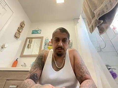 Snapshot of Vision1285 chatting on October 4, 5:00 pm Vision1285 online show from October 4, 5:00 pm