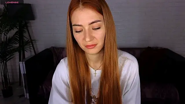 Adelyna Bird online show from December 6, 7:32 am