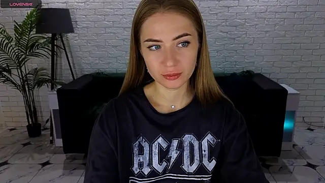 Adelyna Bird online show from September 18, 6:15 am