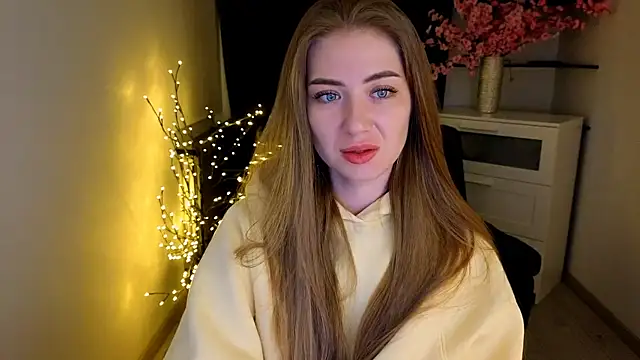 Adelyna Bird online show from April 14, 6:52 am