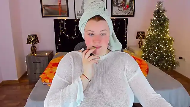 Snapshot of PolinaSalvatore chatting on December 23, 12:41 pm PolinaSalvatore online show from December 23, 12:41 pm