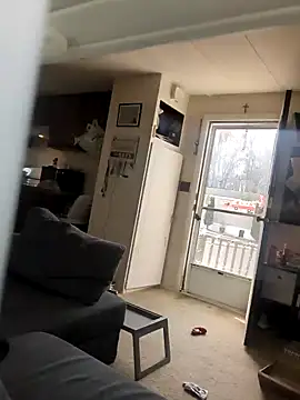 yes yes yes yes  online show from December 1, 4:40 pm