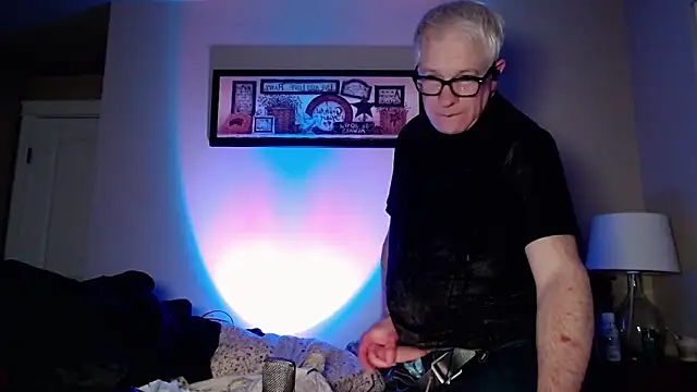 Snarfle82 online show from December 3, 5:15 am